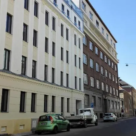 Apartment Apartmans In The Center With Privat Parking